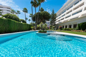 Sea view 2-bedroom apartment with pool